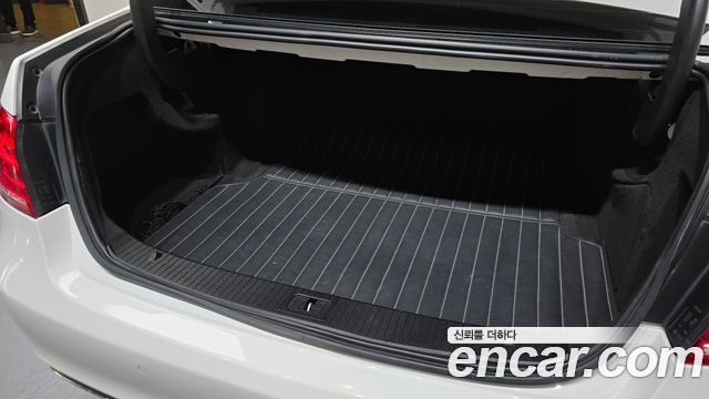 Mercedes-Benz E-Class (W212) E220 Bluetec Avantgarde Sport 2016 — фото 20