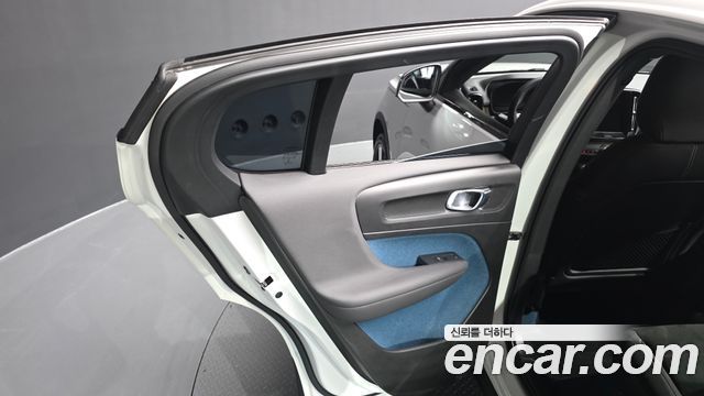 Volvo C40 Recharge Twin Ultimate 2023 — фото 25