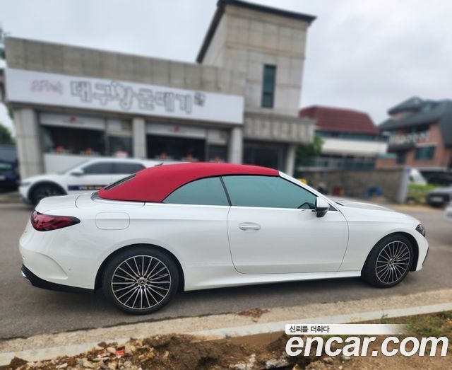 Mercedes-Benz CLE-Class (C236) CLE200 Cabriolet 2025 — фото 4