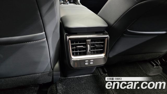 Toyota Crown Crossover 2.4 4WD Dual Boost HYbrid 2026 — фото 30