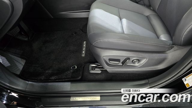 Toyota Crown Crossover 2.4 4WD Dual Boost HYbrid 2026 — фото 33
