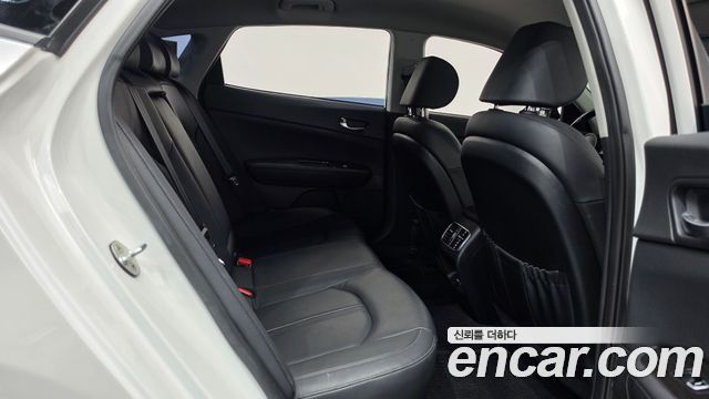 Kia K5 (II) 2.0 Prestige 2019 — фото 11