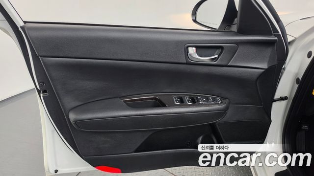 Kia K5 (II) 2.0 Prestige 2019 — фото 24