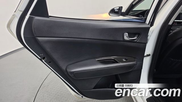 Kia K5 (II) 2.0 Prestige 2019 — фото 25