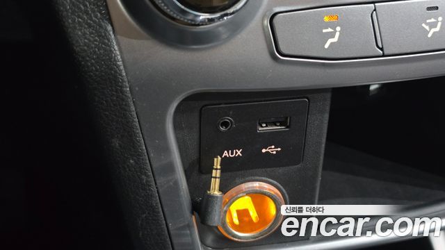 KG Mobility (SsangYong) Korando C 2.2 RX 2WD DLX 2016 — фото 13