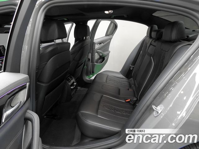 BMW 5 Series (G30) 530e M Sport 2021 — фото 10