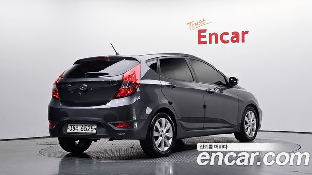 Hyundai Accent (New) Diesel WIT 1.6 VGT Premier 2012 — фото 2