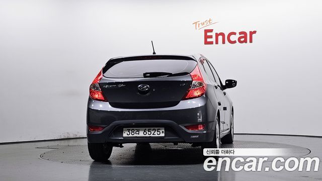 Hyundai Accent (New) Diesel WIT 1.6 VGT Premier 2012 — фото 4