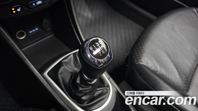 Hyundai Accent (New) Diesel WIT 1.6 VGT Premier 2012 — фото 9
