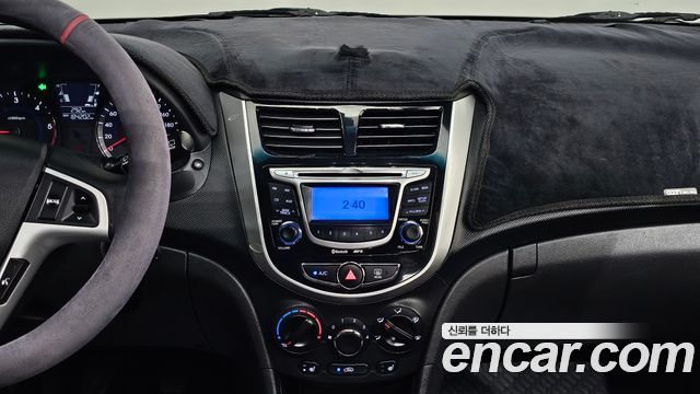 Hyundai Accent (New) Diesel WIT 1.6 VGT Premier 2012 — фото 13