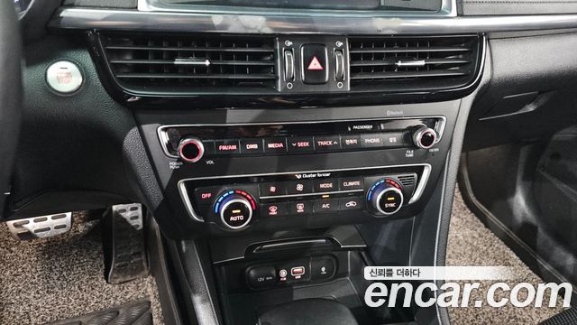 Kia K5 (II) 2.0 MX Signature 2017 — фото 19