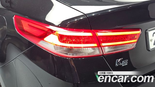 Kia K5 (II) 2.0 MX Signature 2017 — фото 23