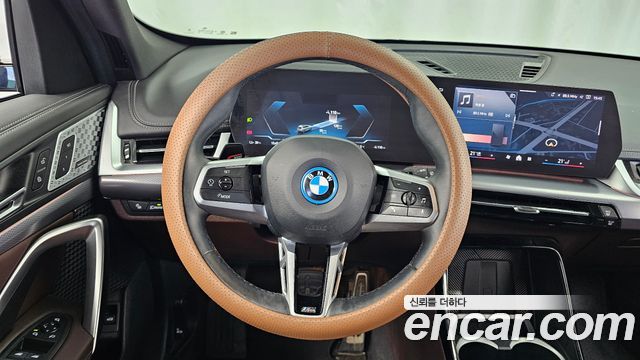 BMW iX1 (U11) xDrive 30 M Sport 2024 — фото 17