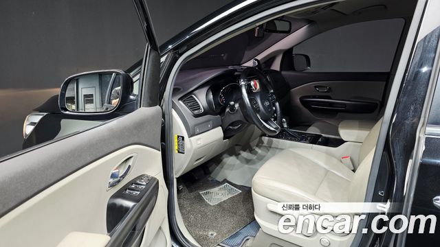 Kia Carnival 9-seater Luxury 2017 — фото 10