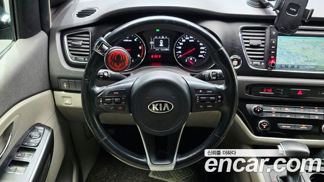 Kia Carnival 9-seater Luxury 2017 — фото 19