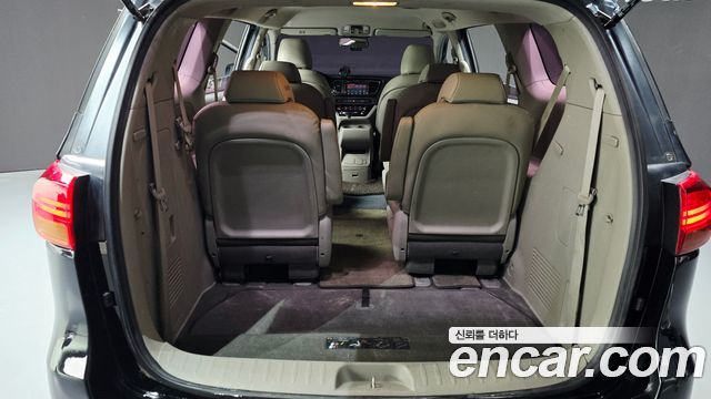Kia Carnival 9-seater Luxury 2017 — фото 23