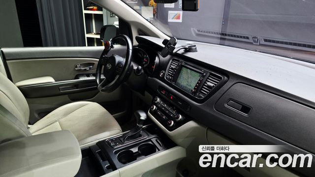 Kia Carnival 9-seater Luxury 2017 — фото 24
