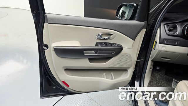 Kia Carnival 9-seater Luxury 2017 — фото 30