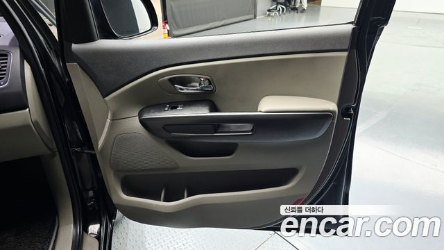 Kia Carnival 9-seater Luxury 2017 — фото 31