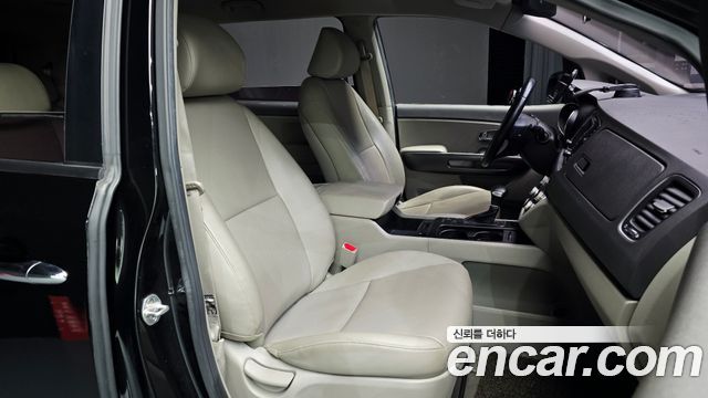 Kia Carnival 9-seater Luxury 2017 — фото 32