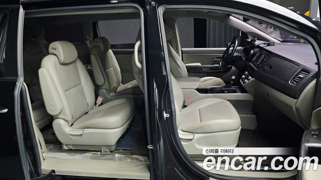 Kia Carnival 9-seater Luxury 2017 — фото 33