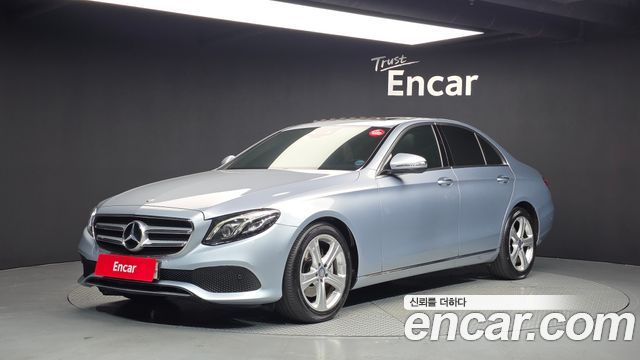 Mercedes-Benz E-Class (W213) E220d 4MATIC Avantgarde 2017 — фото 1