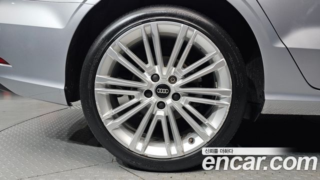 Audi A3 40 TFSI 8V 2018 — фото 5