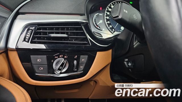 BMW 5 Series (G30) 520d M Sport Special Edition 2018 — фото 16