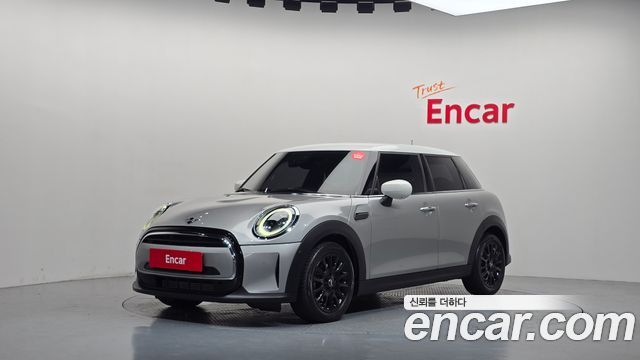 MINI Cooper 5Door Classic Third Generation 2024 — фото 1