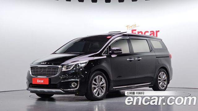 Kia Carnival 9-seater Noblesse 2015 — фото 1