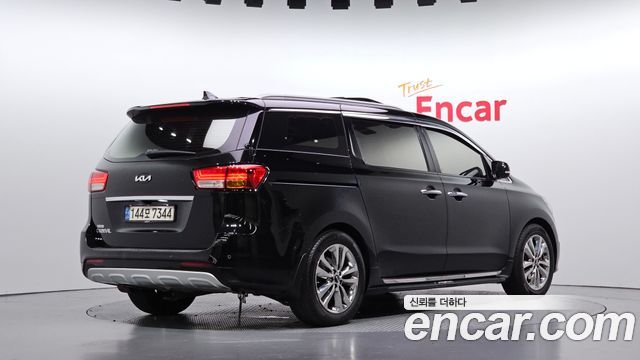 Kia Carnival 9-seater Noblesse 2015 — фото 2
