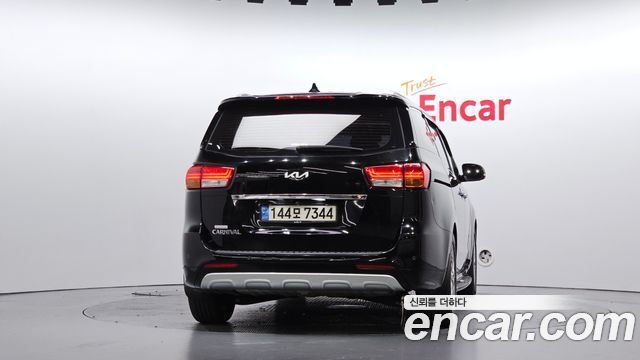 Kia Carnival 9-seater Noblesse 2015 — фото 4