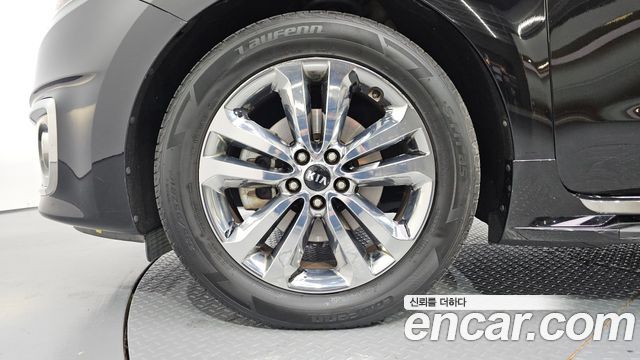 Kia Carnival 9-seater Noblesse 2015 — фото 5