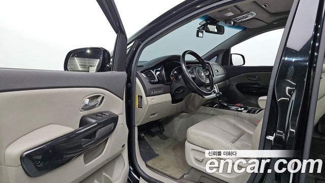 Kia Carnival 9-seater Noblesse 2015 — фото 10