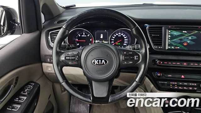 Kia Carnival 9-seater Noblesse 2015 — фото 13