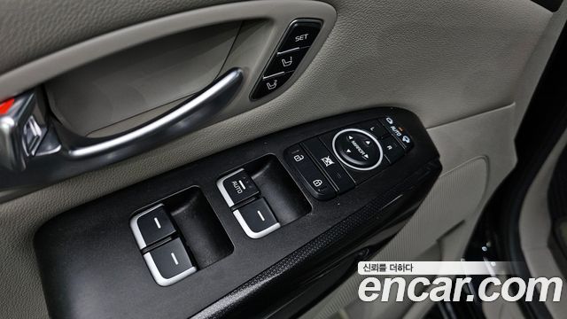 Kia Carnival 9-seater Noblesse 2015 — фото 16