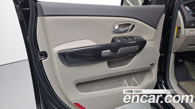 Kia Carnival 9-seater Noblesse 2015 — фото 24