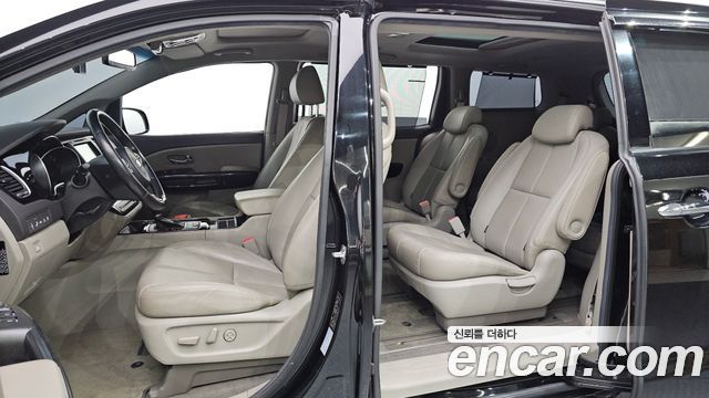 Kia Carnival 9-seater Noblesse 2015 — фото 26