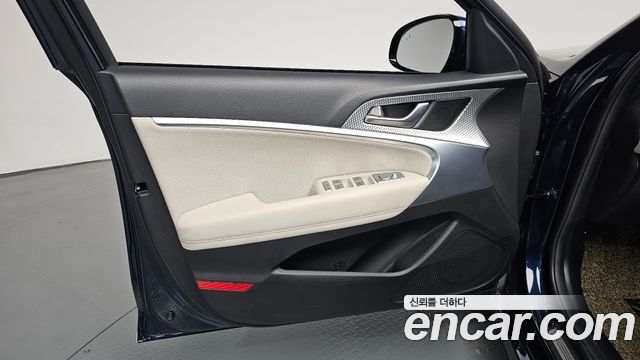 Genesis G70 Gasoline 2.0T 2WD 2021 — фото 24
