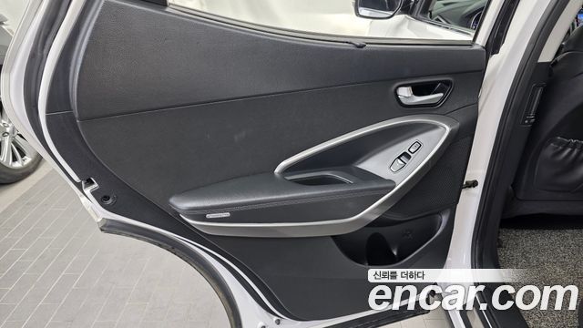 Hyundai Santa Fe (DM) Diesel(e-VGT) 2.0 4WD Premium 2015 — фото 25