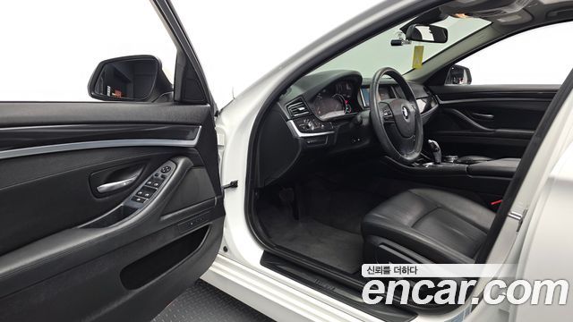 BMW 5 Series (F10) 520d xDrive 2015 — фото 10