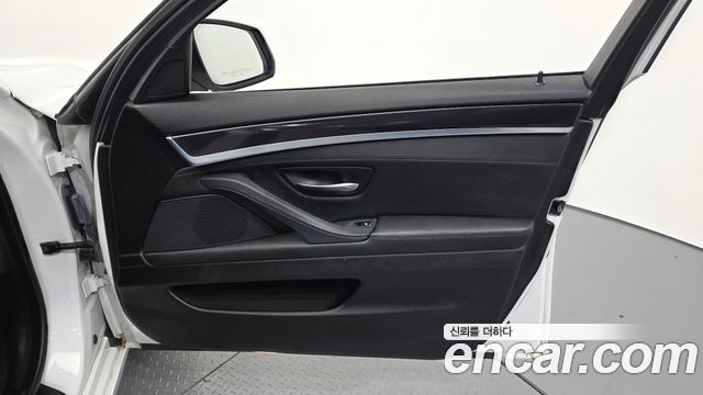 BMW 5 Series (F10) 520d xDrive 2015 — фото 24