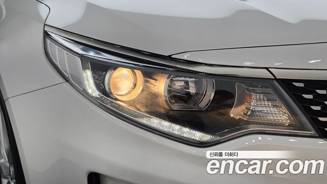 Kia K5 (II) 2.0 MX Prestige 2016 — фото 22