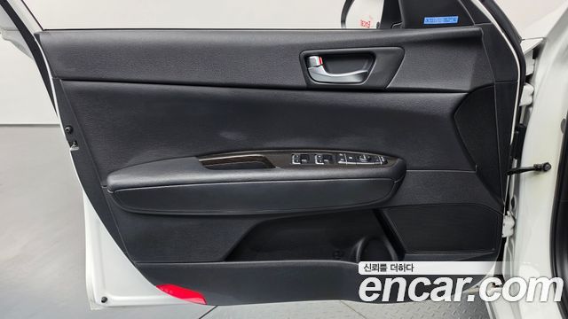 Kia K5 (II) 2.0 MX Prestige 2016 — фото 24