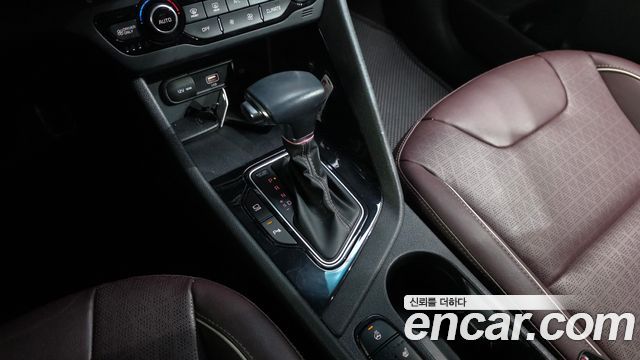 Kia Niro 1.6 HEV Noblesse Special 2020 — фото 9