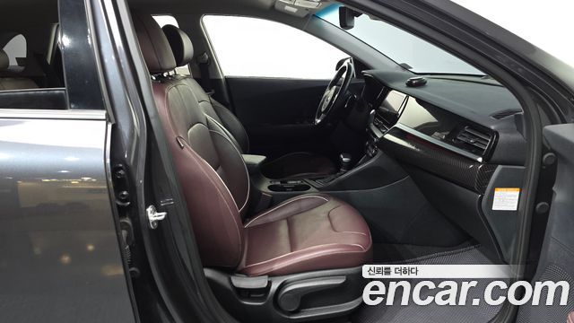 Kia Niro 1.6 HEV Noblesse Special 2020 — фото 11
