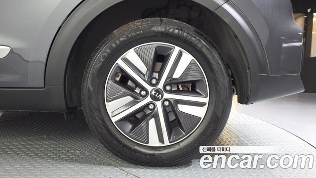 Kia Niro 1.6 HEV Noblesse Special 2020 — фото 21