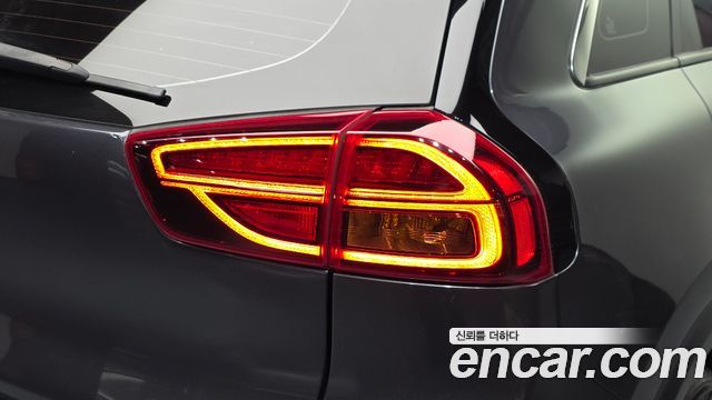Kia Niro 1.6 HEV Noblesse Special 2020 — фото 23