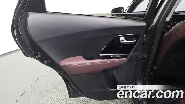 Kia Niro 1.6 HEV Noblesse Special 2020 — фото 25