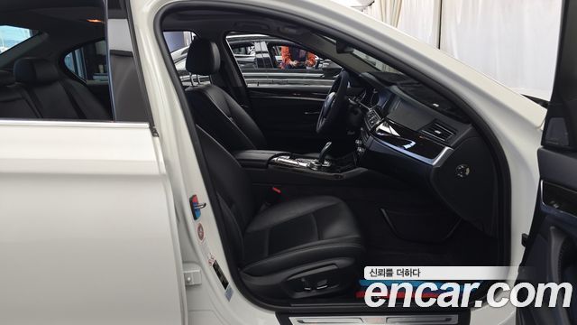 BMW 5 Series (F10) 520d Luxury 2014 — фото 11